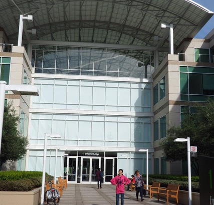 Apple Headquarters at One Infinite Loop, Cupertino, California. Apple Campus 1